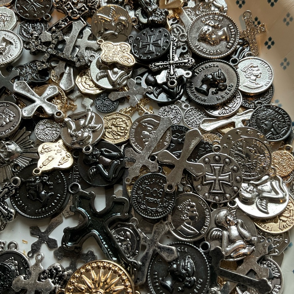 Lot of Religious Charms for Crafting - Picture 5 of 10